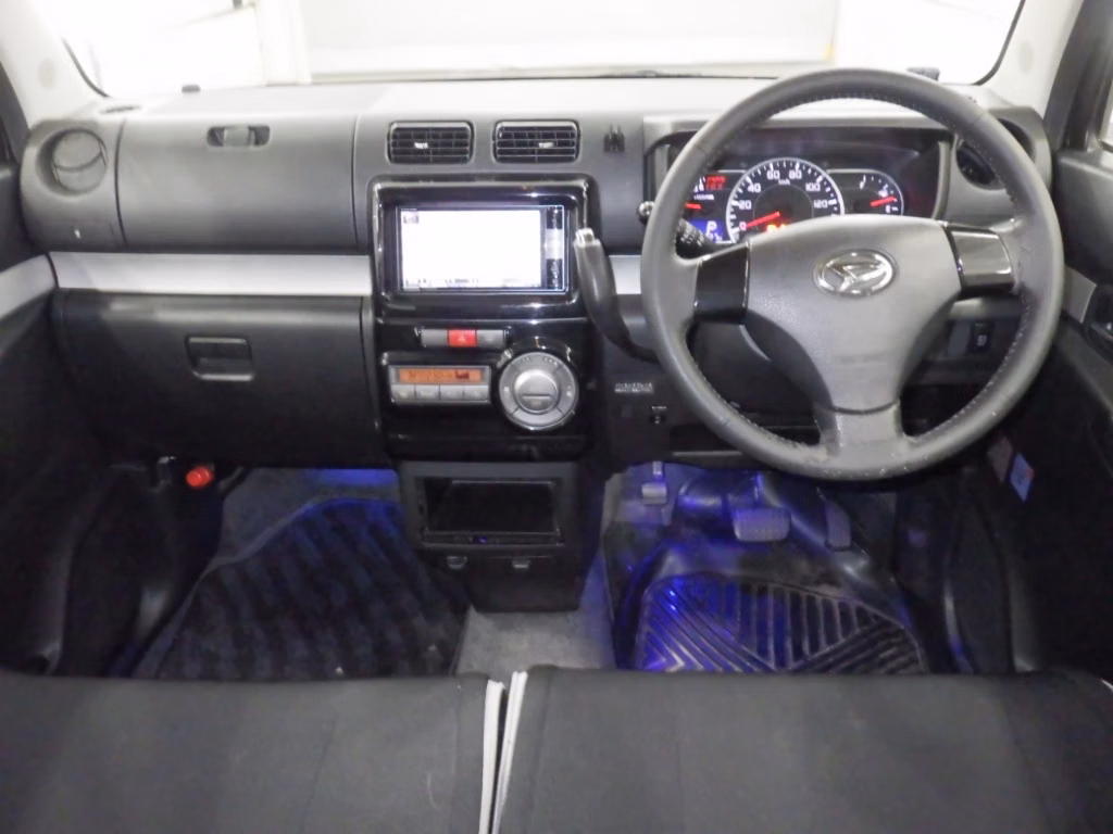 DAIHATSU MOVE CONTE
