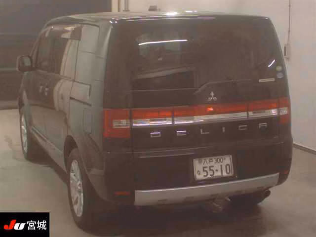 MITSUBISHI DELICA D:5