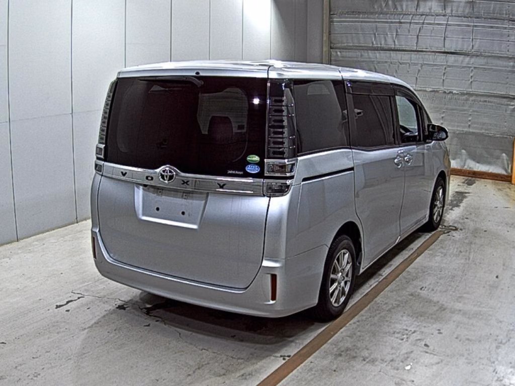 TOYOTA VOXY