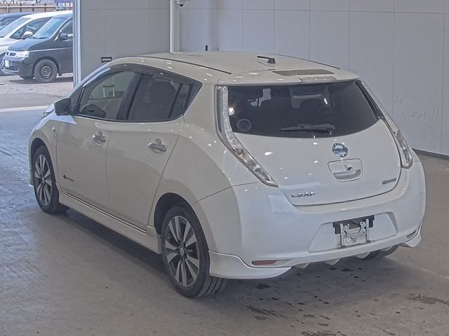 NISSAN LEAF