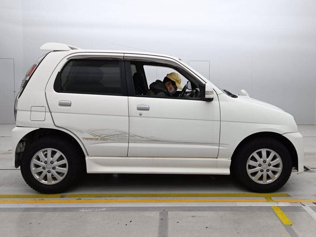 DAIHATSU TERIOS KID