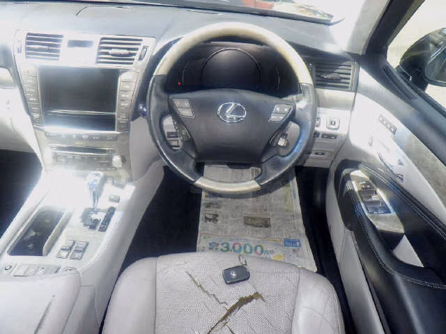 LEXUS LS600H