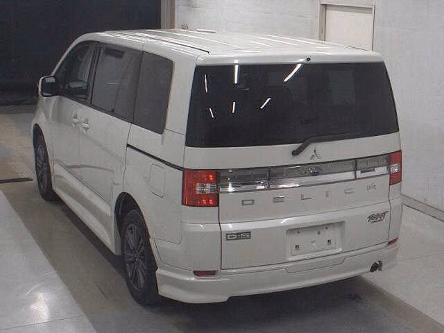 MITSUBISHI DELICA D:5
