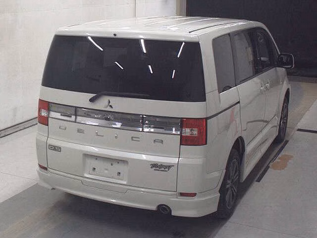MITSUBISHI DELICA D:5