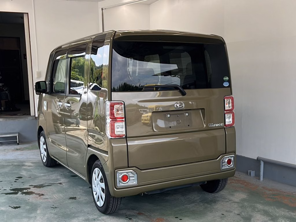 DAIHATSU WAKE
