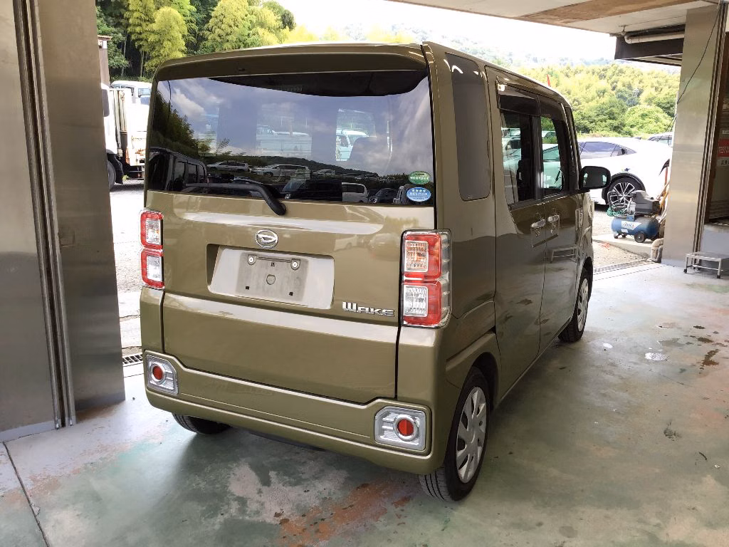DAIHATSU WAKE