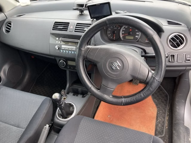 SUZUKI SWIFT