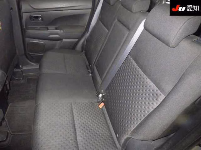 MITSUBISHI RVR