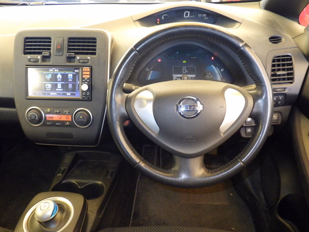 NISSAN LEAF