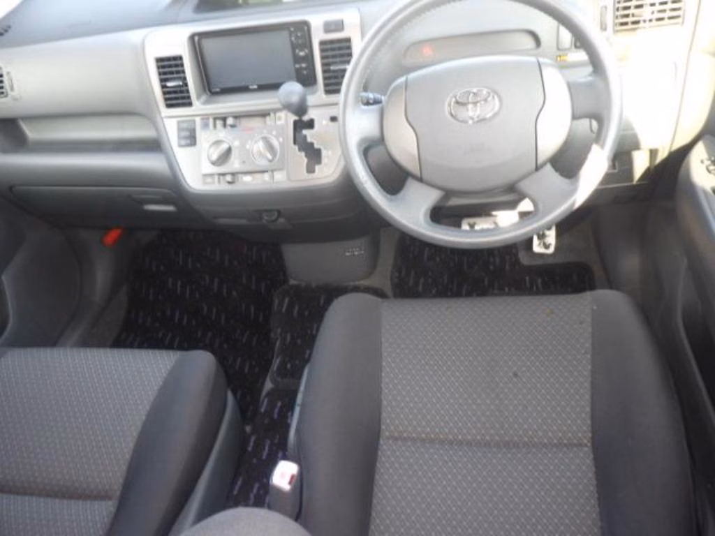 TOYOTA RAUM