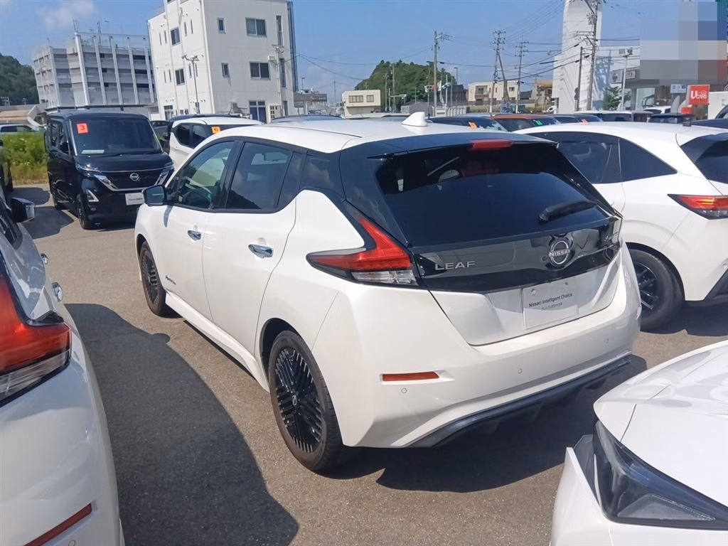 NISSAN LEAF