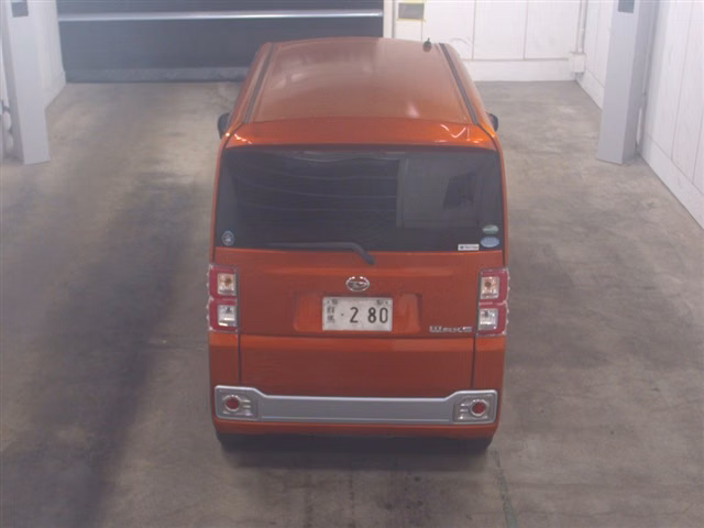DAIHATSU WAKE