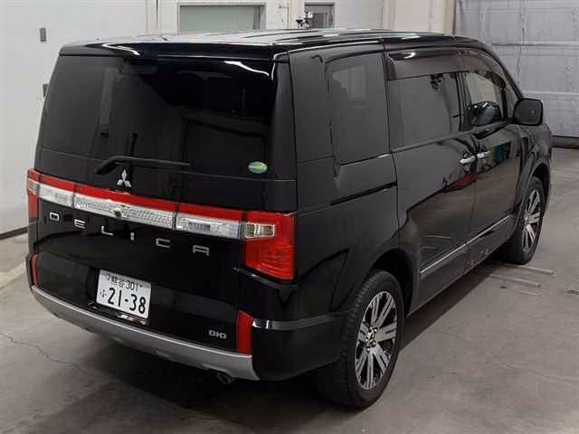 MITSUBISHI DELICA D:5