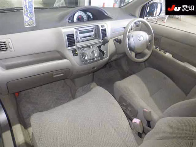 TOYOTA RAUM