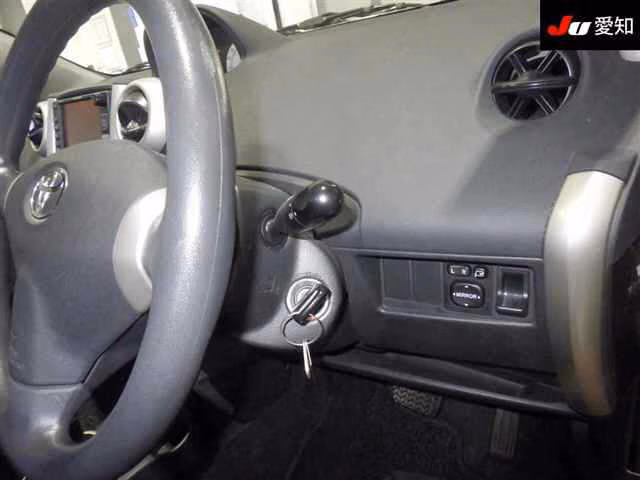 TOYOTA IST