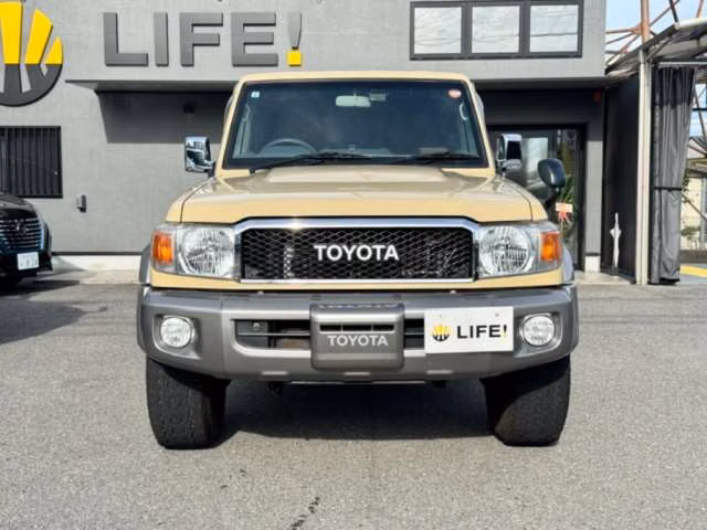 TOYOTA LAND CRUISER