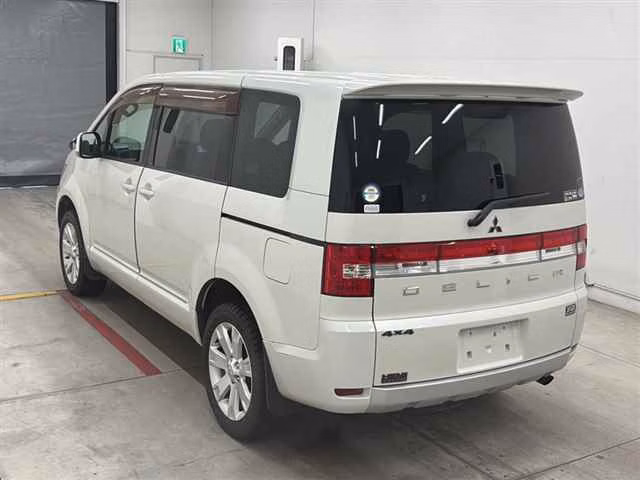 MITSUBISHI DELICA D:5