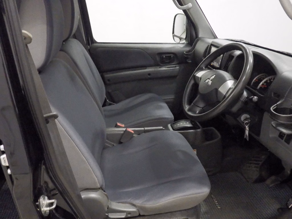 MITSUBISHI MINICAB