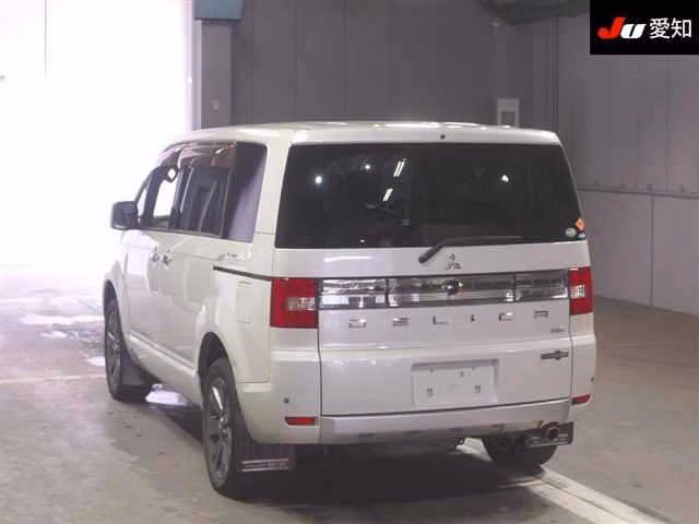 MITSUBISHI DELICA D:5
