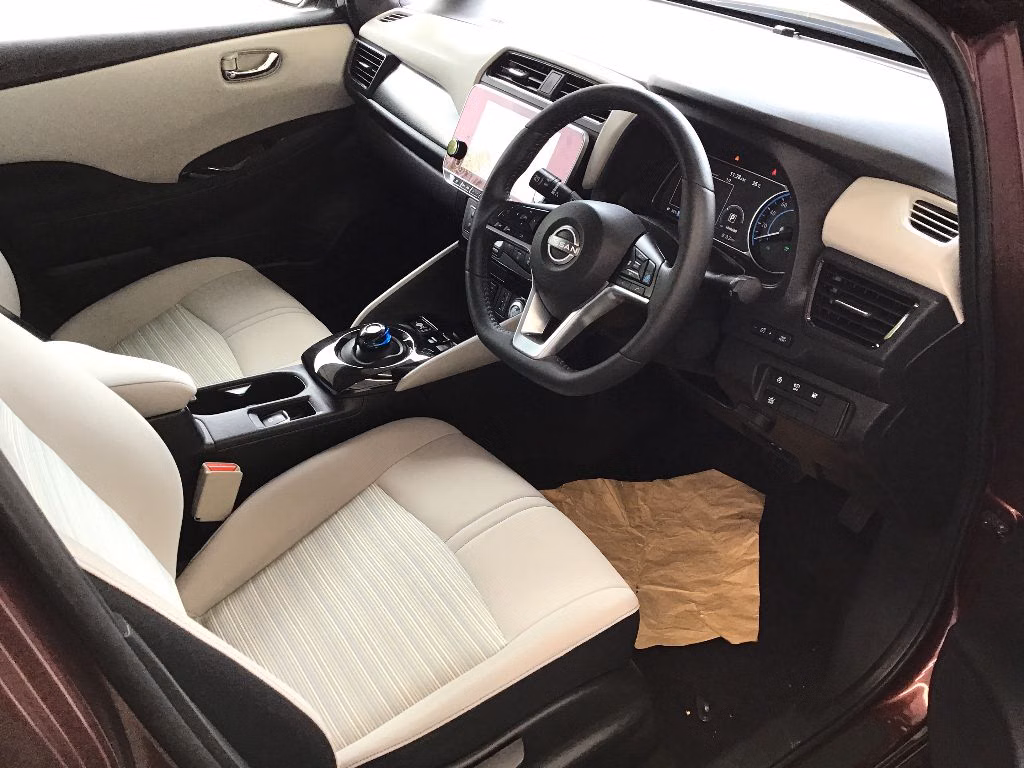 NISSAN LEAF