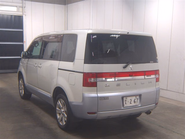 MITSUBISHI DELICA D:5