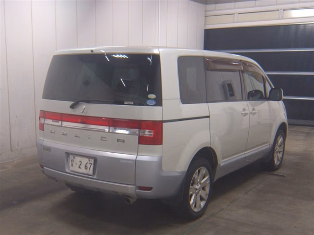 MITSUBISHI DELICA D:5