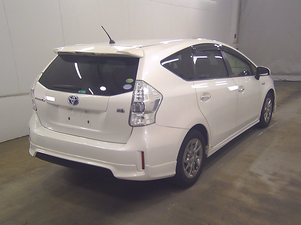 TOYOTA PRIUS ALPHA