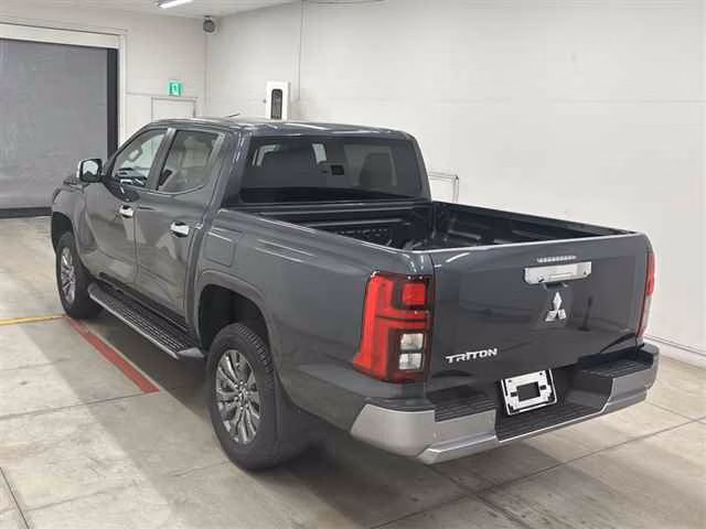 MITSUBISHI TRITON
