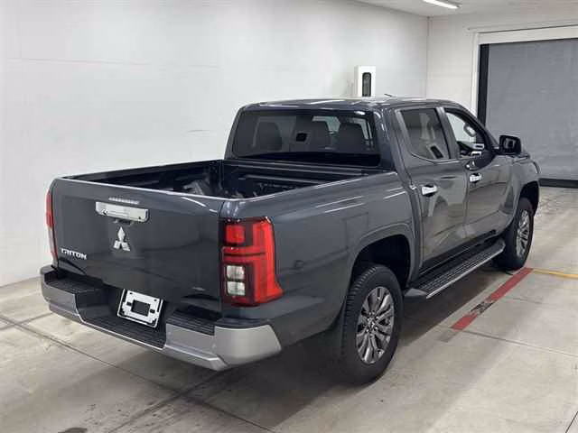 MITSUBISHI TRITON
