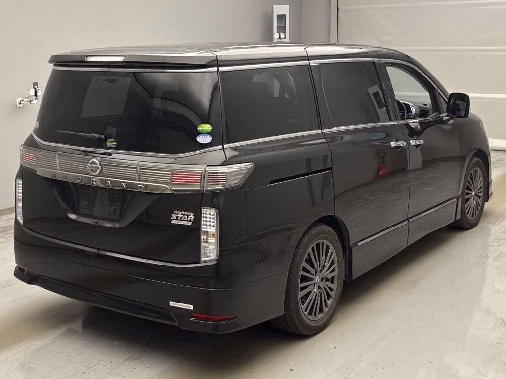 NISSAN ELGRAND