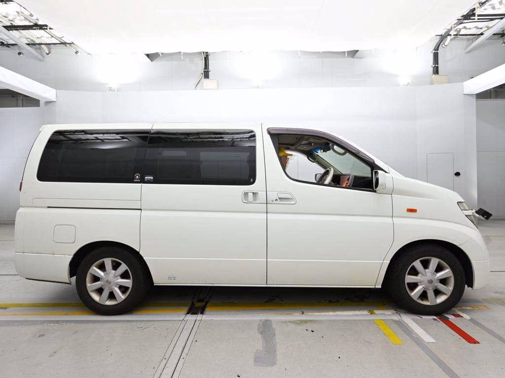 NISSAN ELGRAND