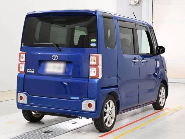 TOYOTA PIXIS MEGA