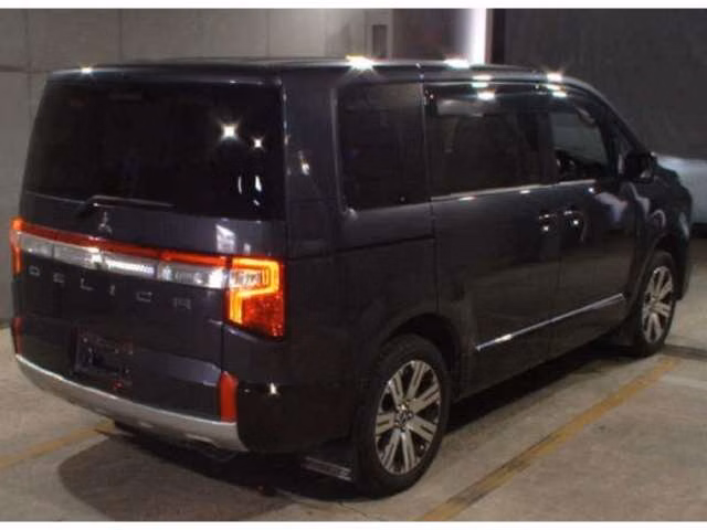 MITSUBISHI DELICA D:5