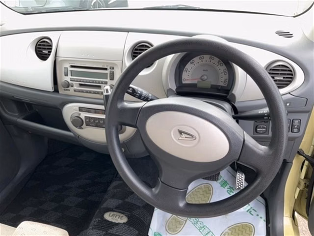 DAIHATSU MOVE LATTE