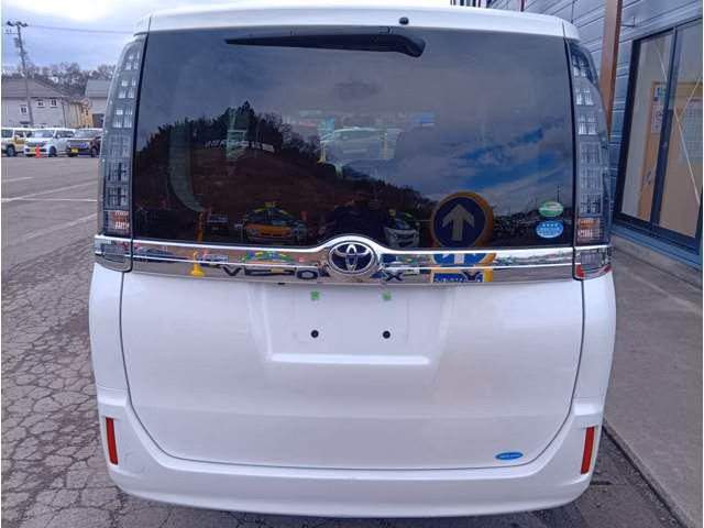 TOYOTA VOXY