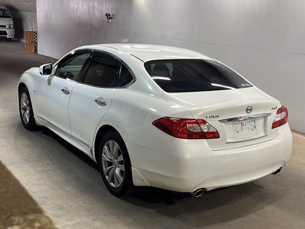 NISSAN FUGA