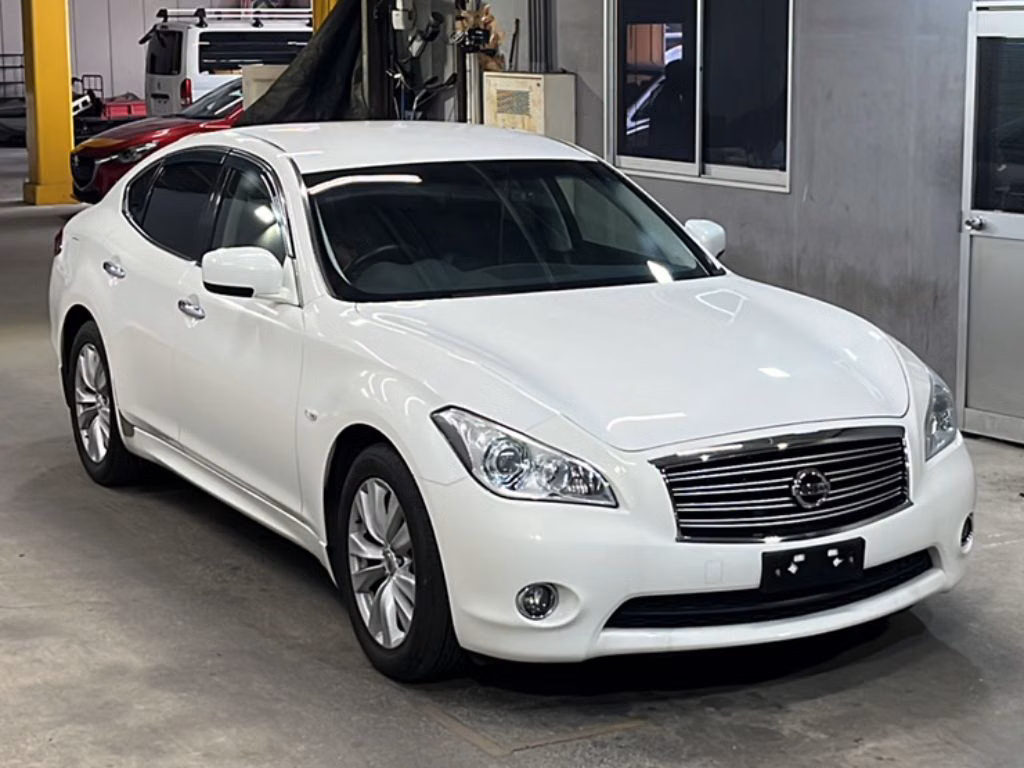NISSAN FUGA