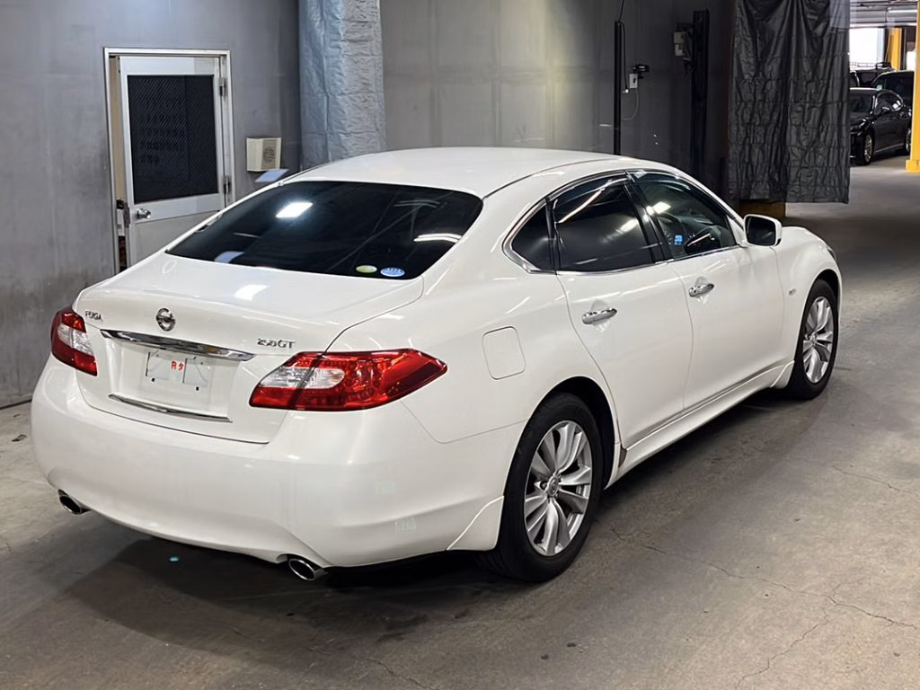 NISSAN FUGA