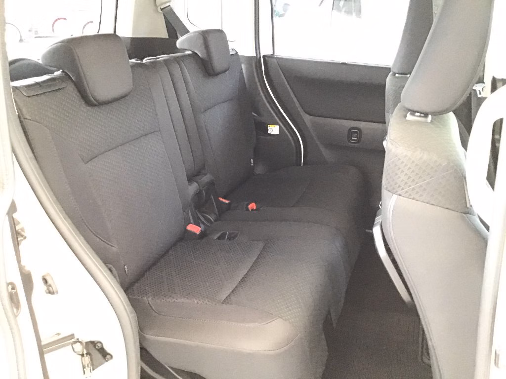 MITSUBISHI DELICA D:2