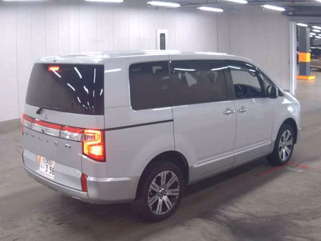 MITSUBISHI DELICA D:5