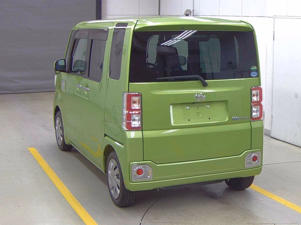 DAIHATSU WAKE