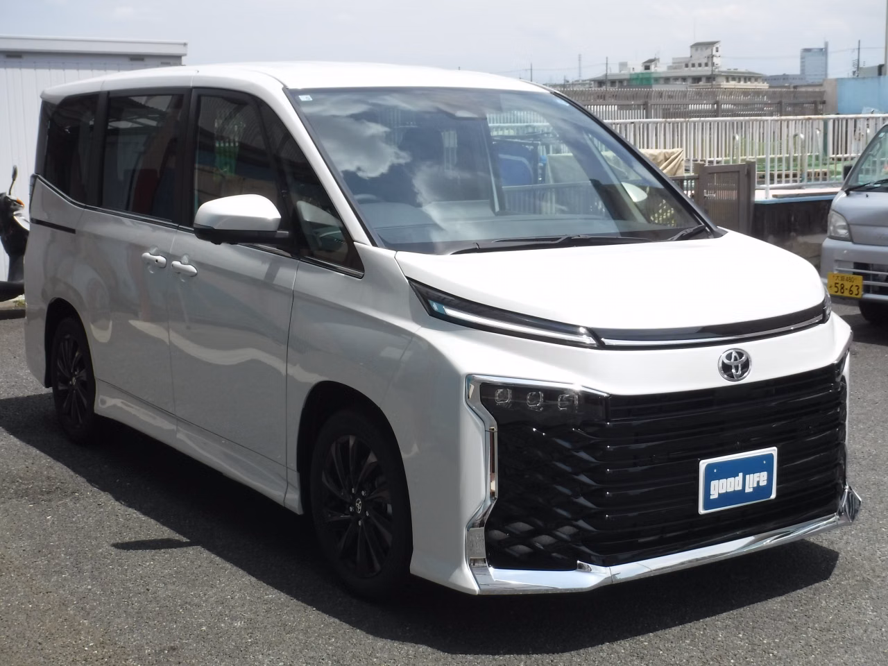 TOYOTA VOXY