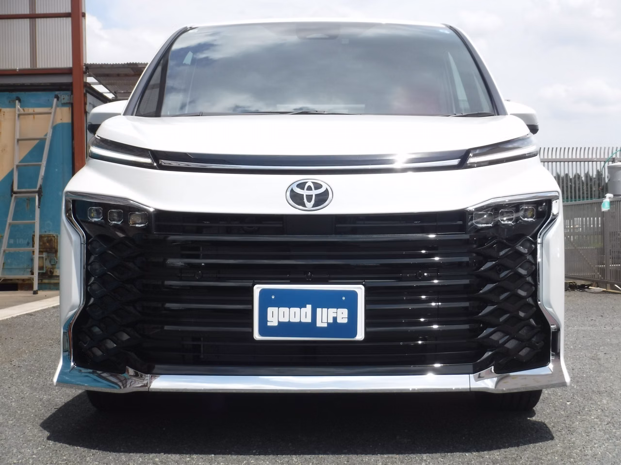 TOYOTA VOXY
