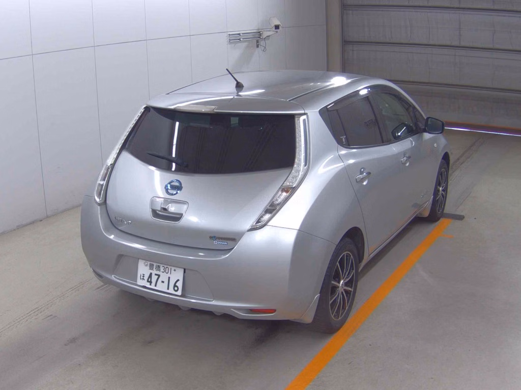NISSAN LEAF