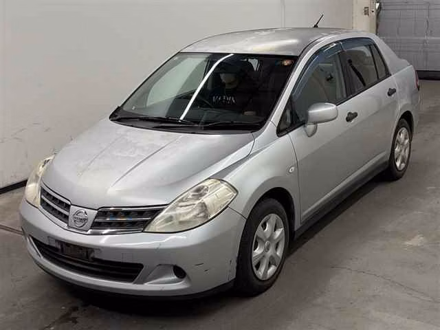 NISSAN TIIDA LATIO