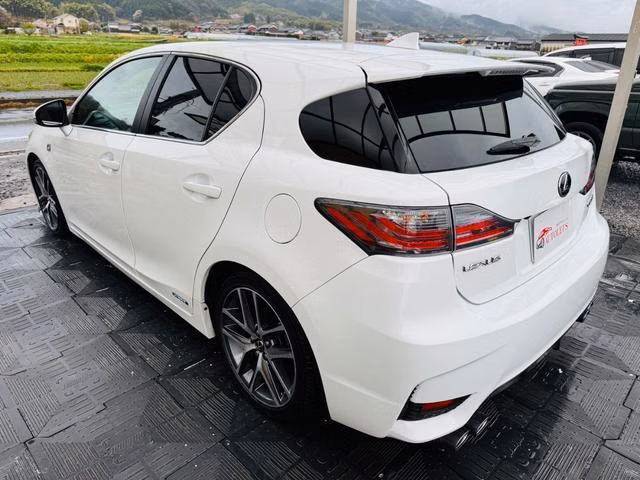 LEXUS CT200H