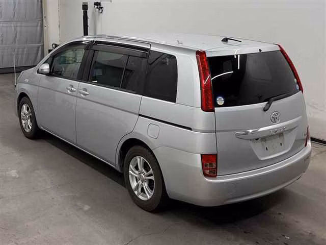 TOYOTA ISIS