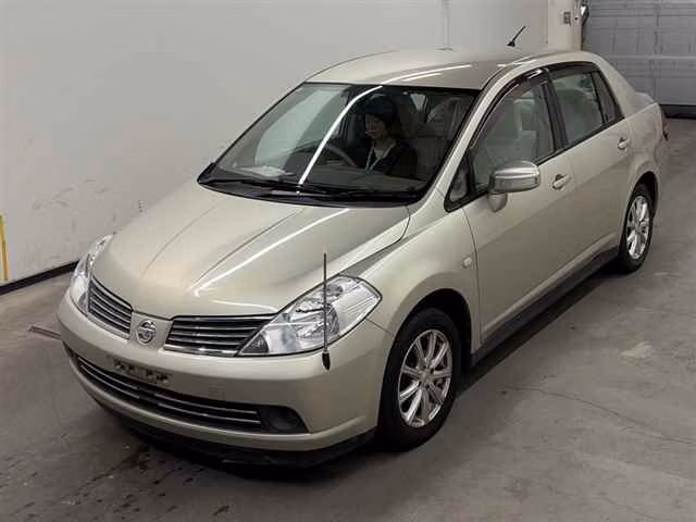 NISSAN TIIDA LATIO