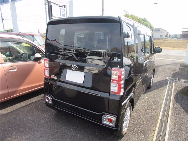TOYOTA PIXIS MEGA
