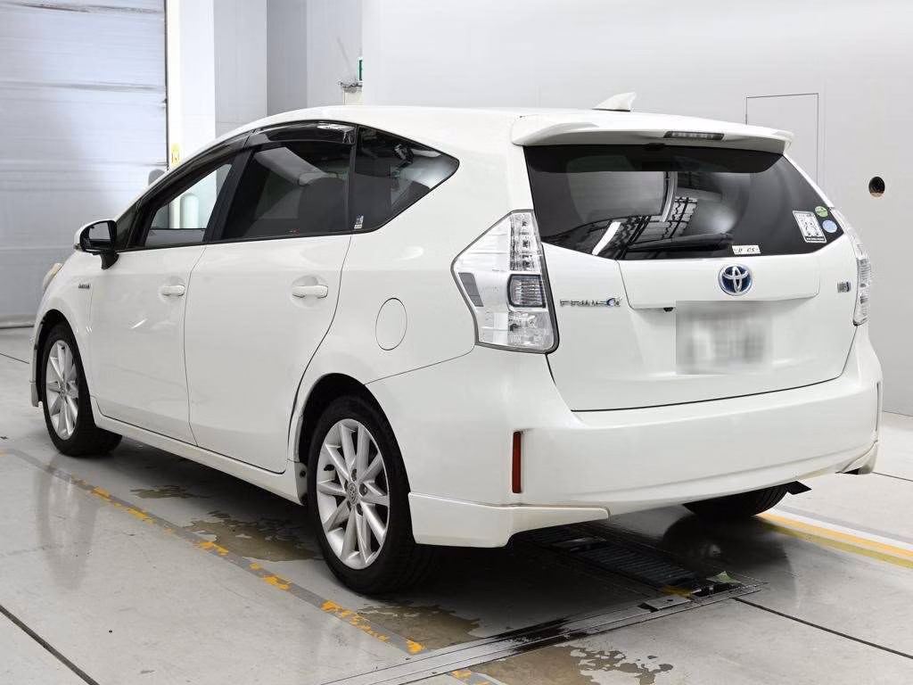 TOYOTA PRIUS ALPHA